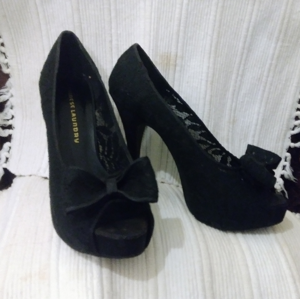 Chinese Laundry Lace Peep-Toe Pump